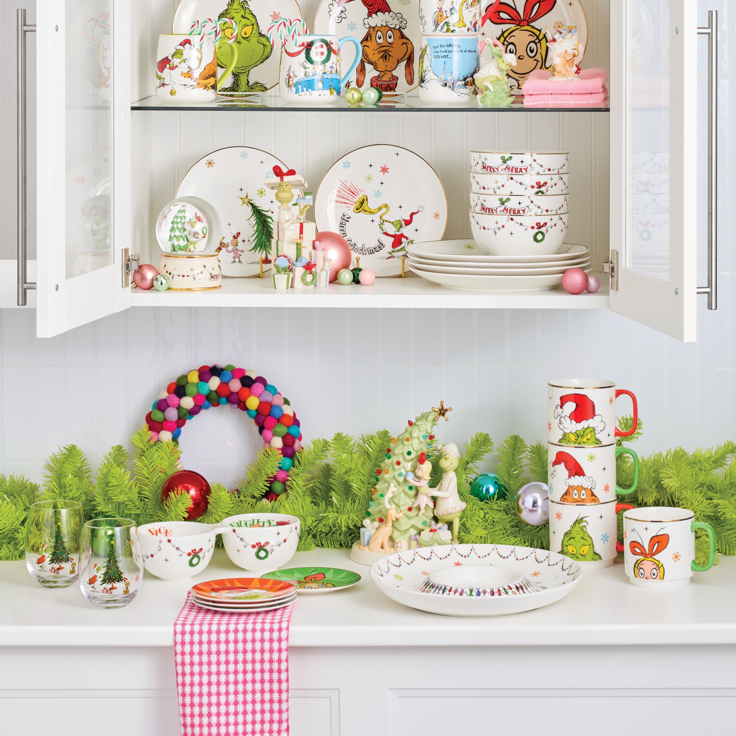 Grinch Gets The Gifts Figurine - Image 3