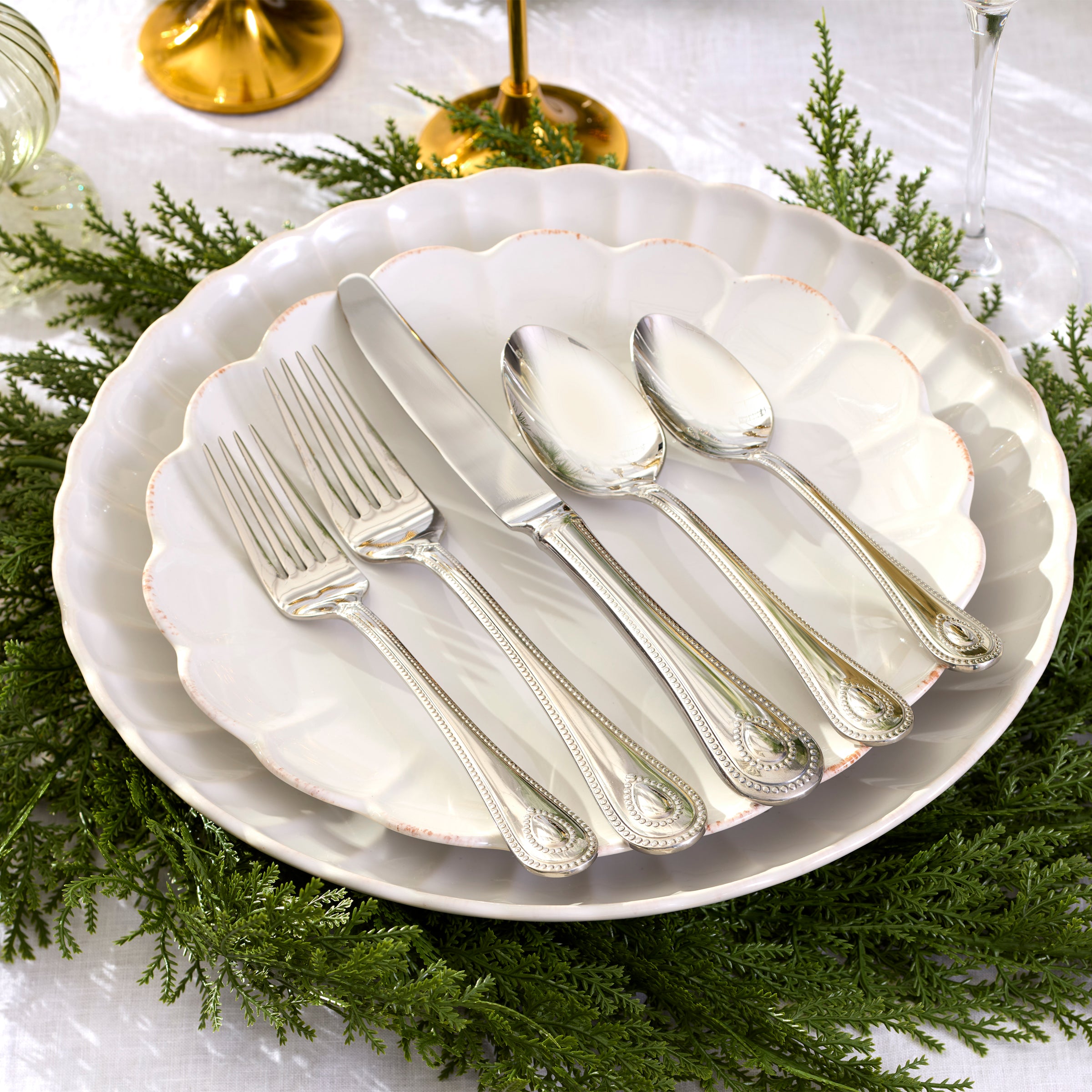French Perle Scallop White Dinner Plates. Set of 4 - Image 7