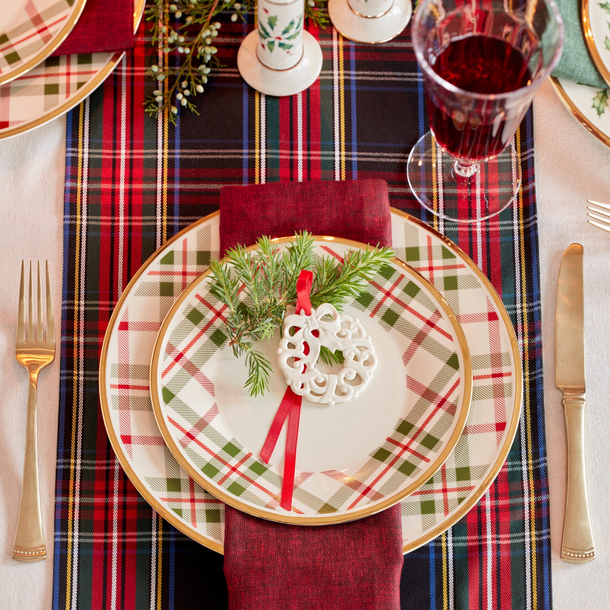 Holiday Plaid Dinner Plates. Set of 4 - Image 4