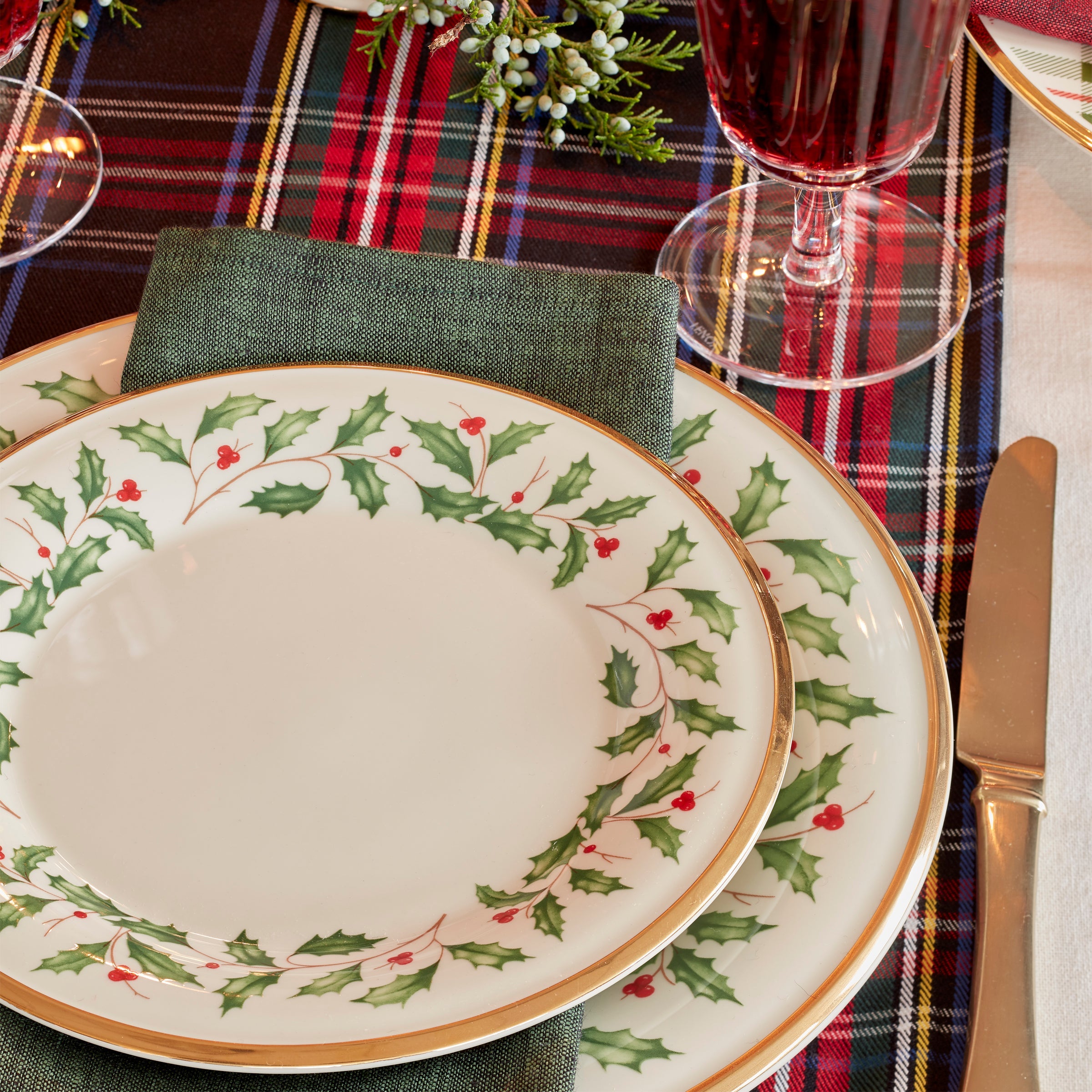 Holiday Dinner Plates. Set of 6 - Image 2