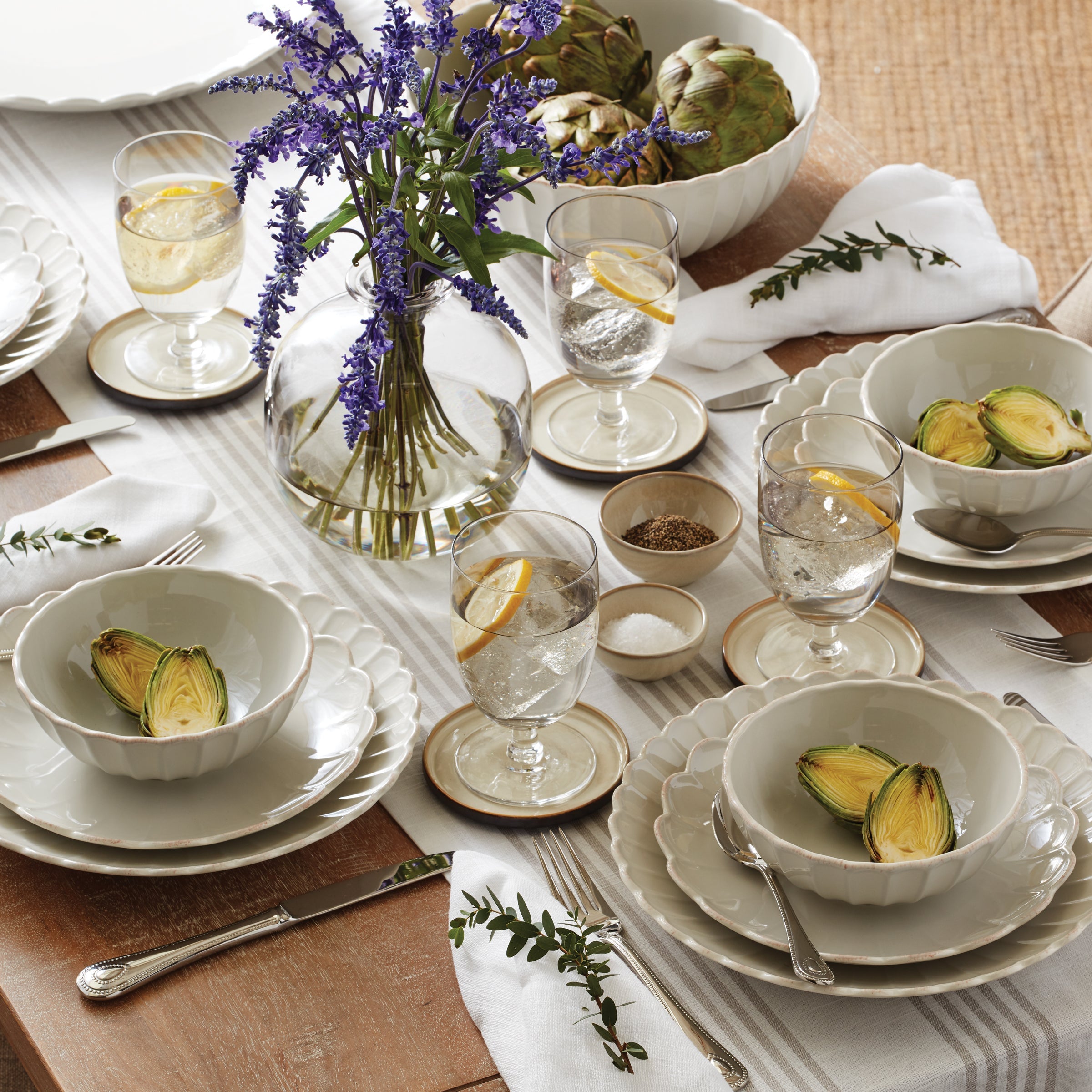 French Perle Scallop White Accent Plates. Set of 4 - Image 14