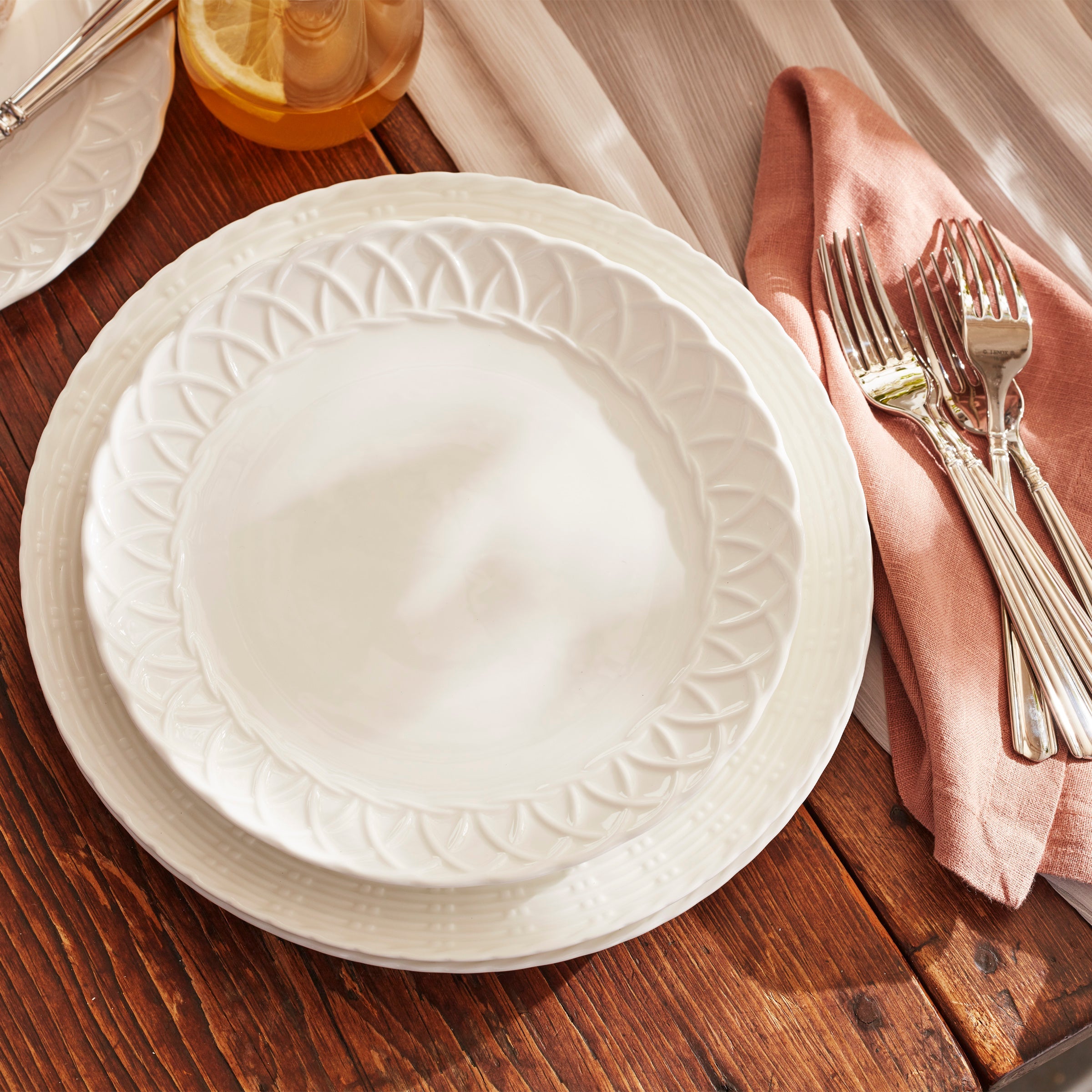 Wicker Creek Dinner Plates. Set of 4 - Image 4