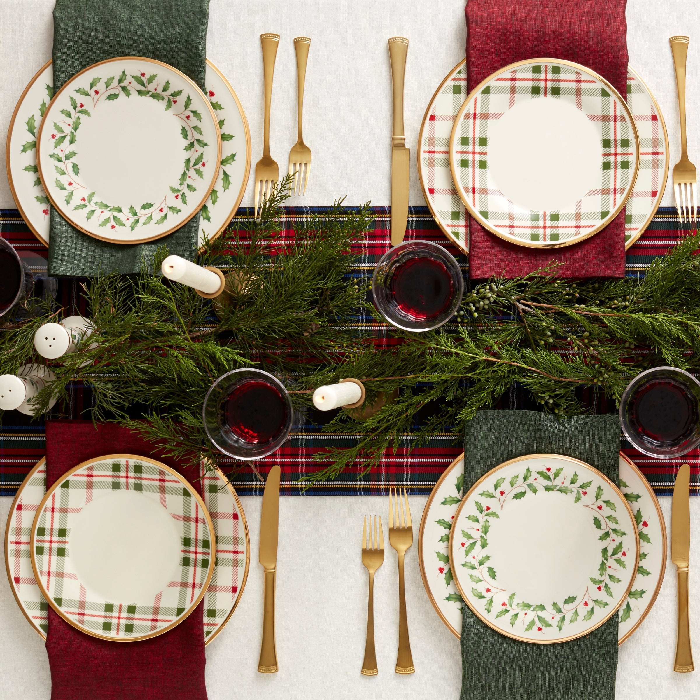 Holiday Plaid Dinner Plates. Set of 4 - Image 2
