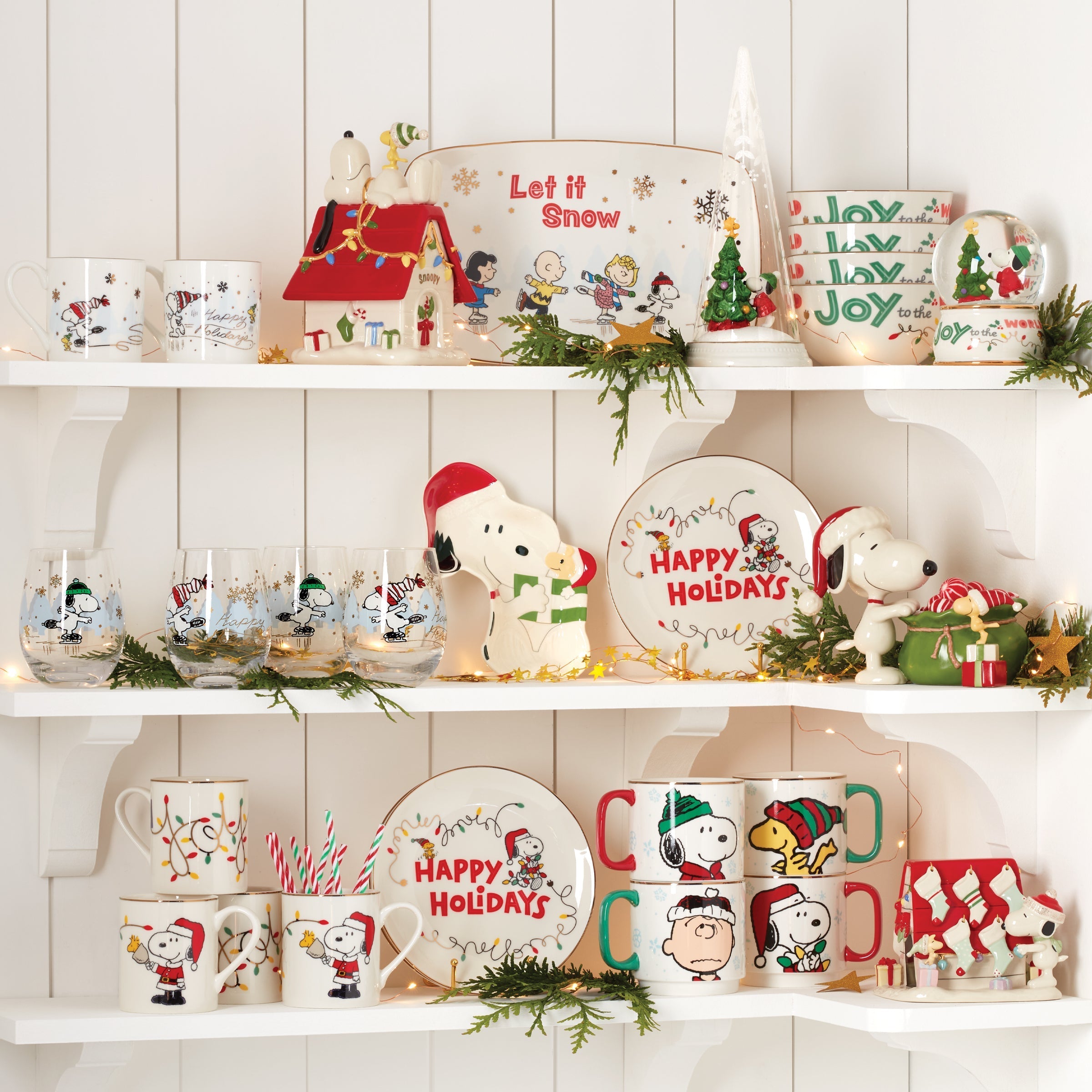 Snoopy Christmas Accent Plates. Set of 4 - Image 2