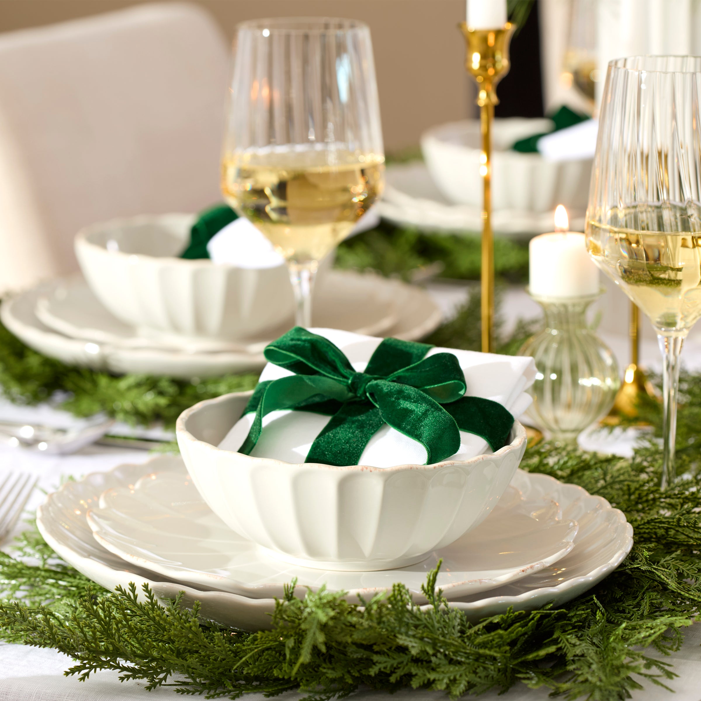 French Perle Scallop White Dinner Plates. Set of 4 - Image 4