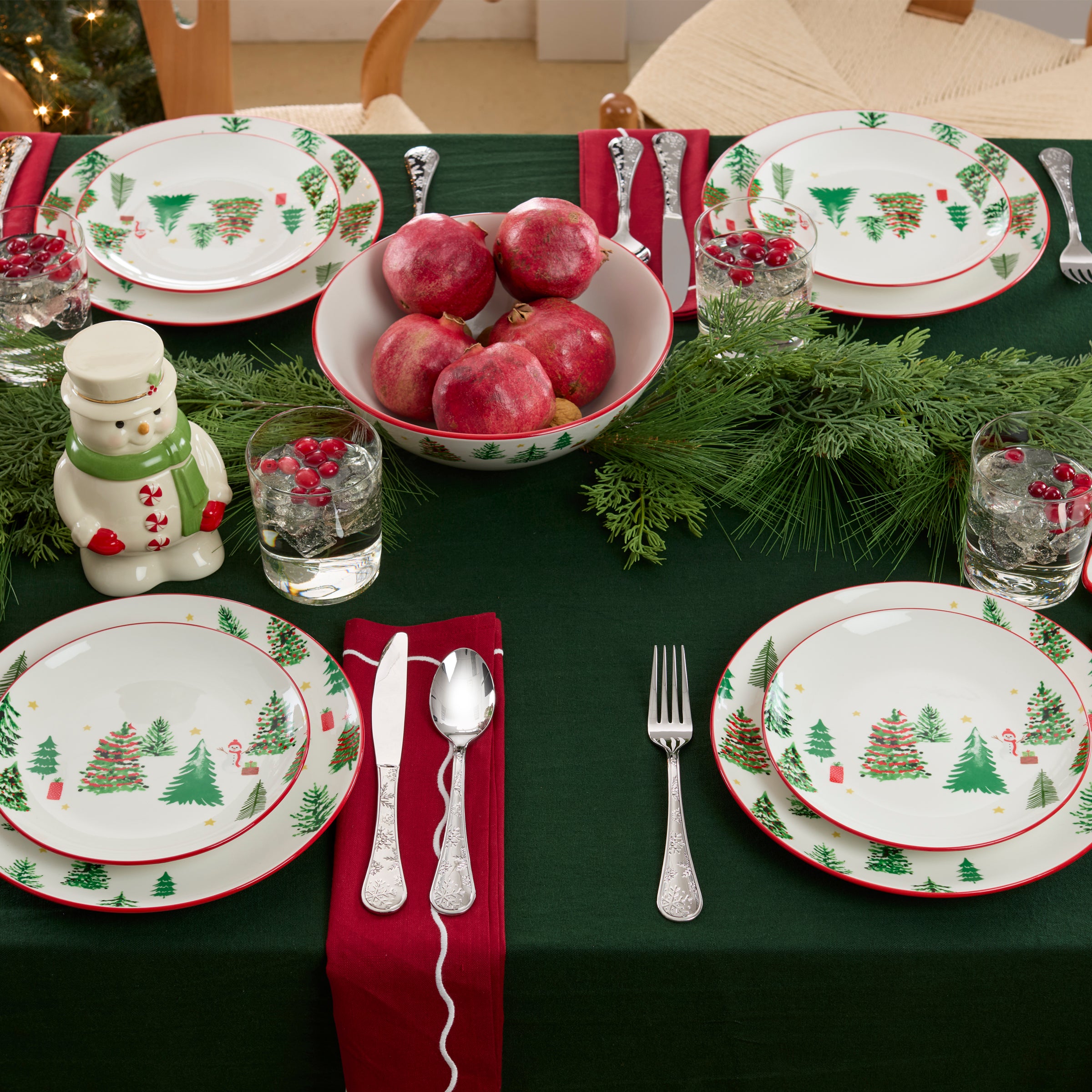 Merry & Bright Accent Plates. Set of 4 - Image 5