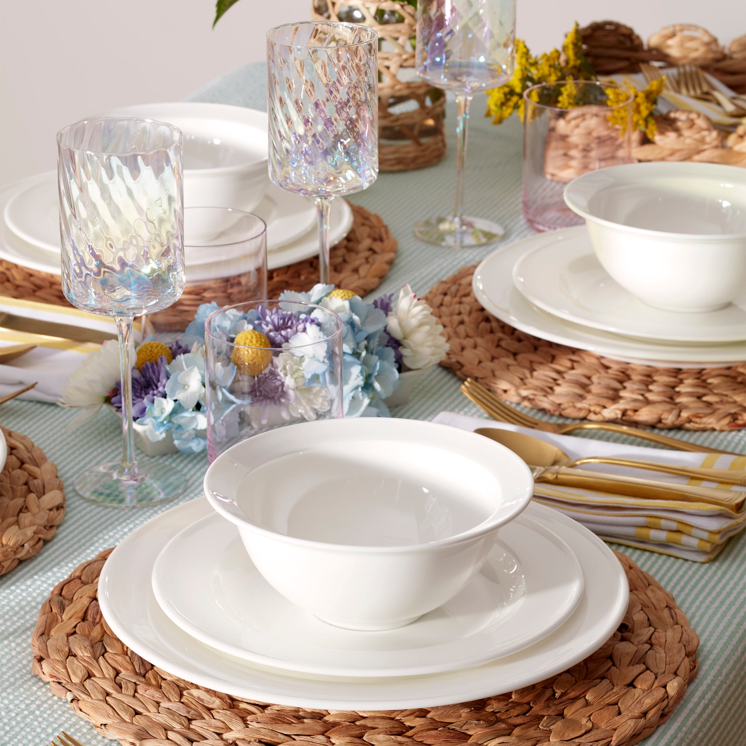 Studio 1414 Rimmed 16-Piece Dinnerware Set - Image 6
